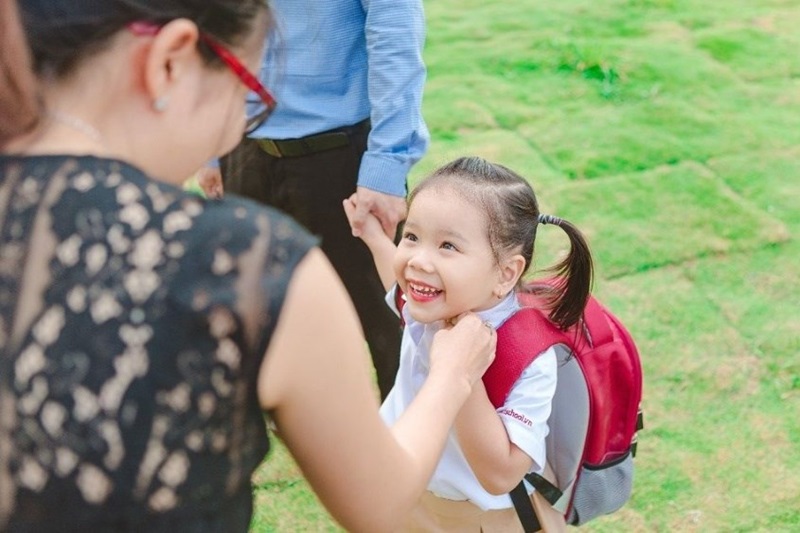 làm sao để bé đi học không khóc