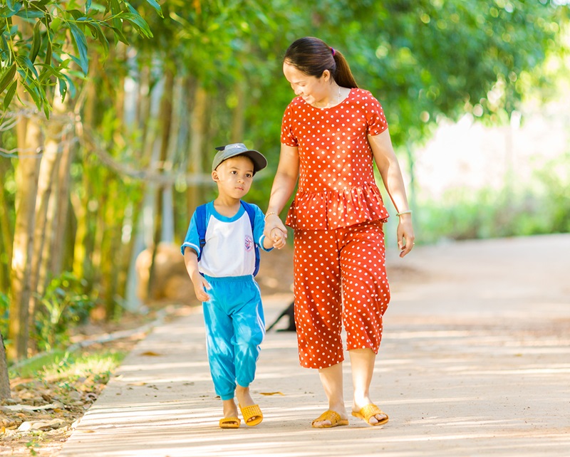 làm sao để bé đi học không khóc