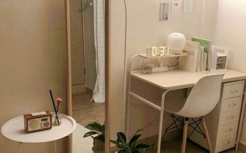 Cách trang trí bàn học nhỏ gọn gàng tận dụng không gian trên tường