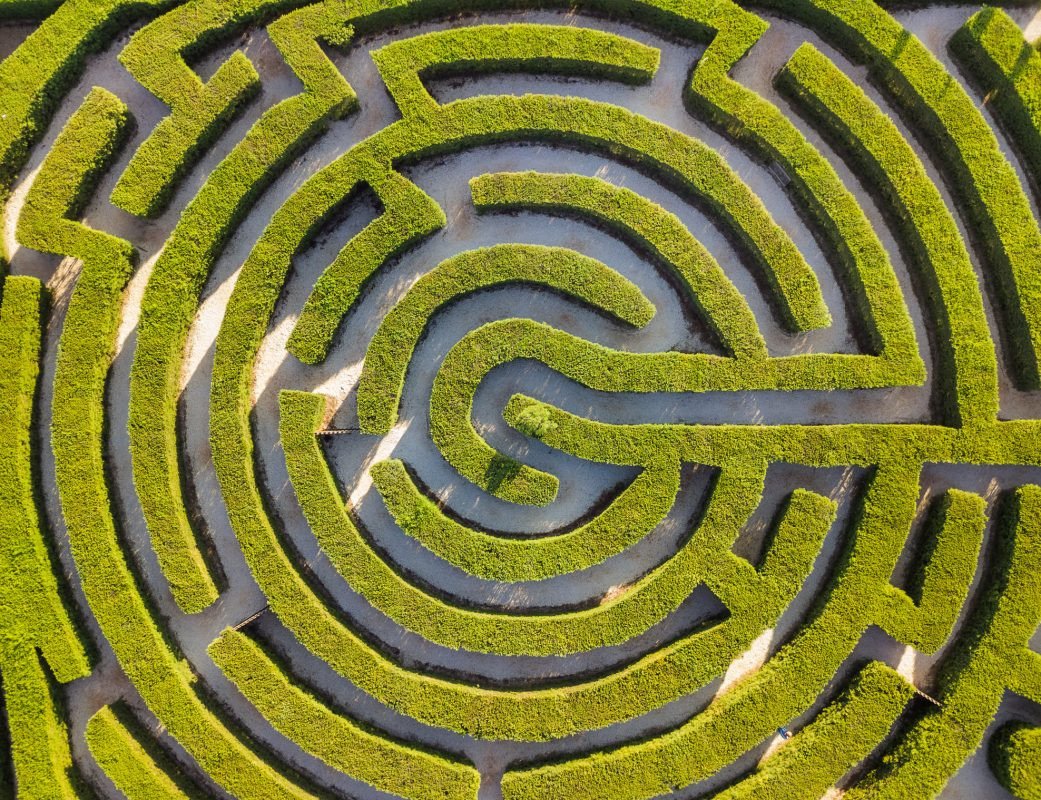 Hình ảnh mê cung phức tạp minh họa từ Labyrinth