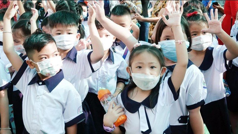 Hình ảnh minh họa về việc bảo vệ tài chính thông qua bảo hiểm thân thể học sinh