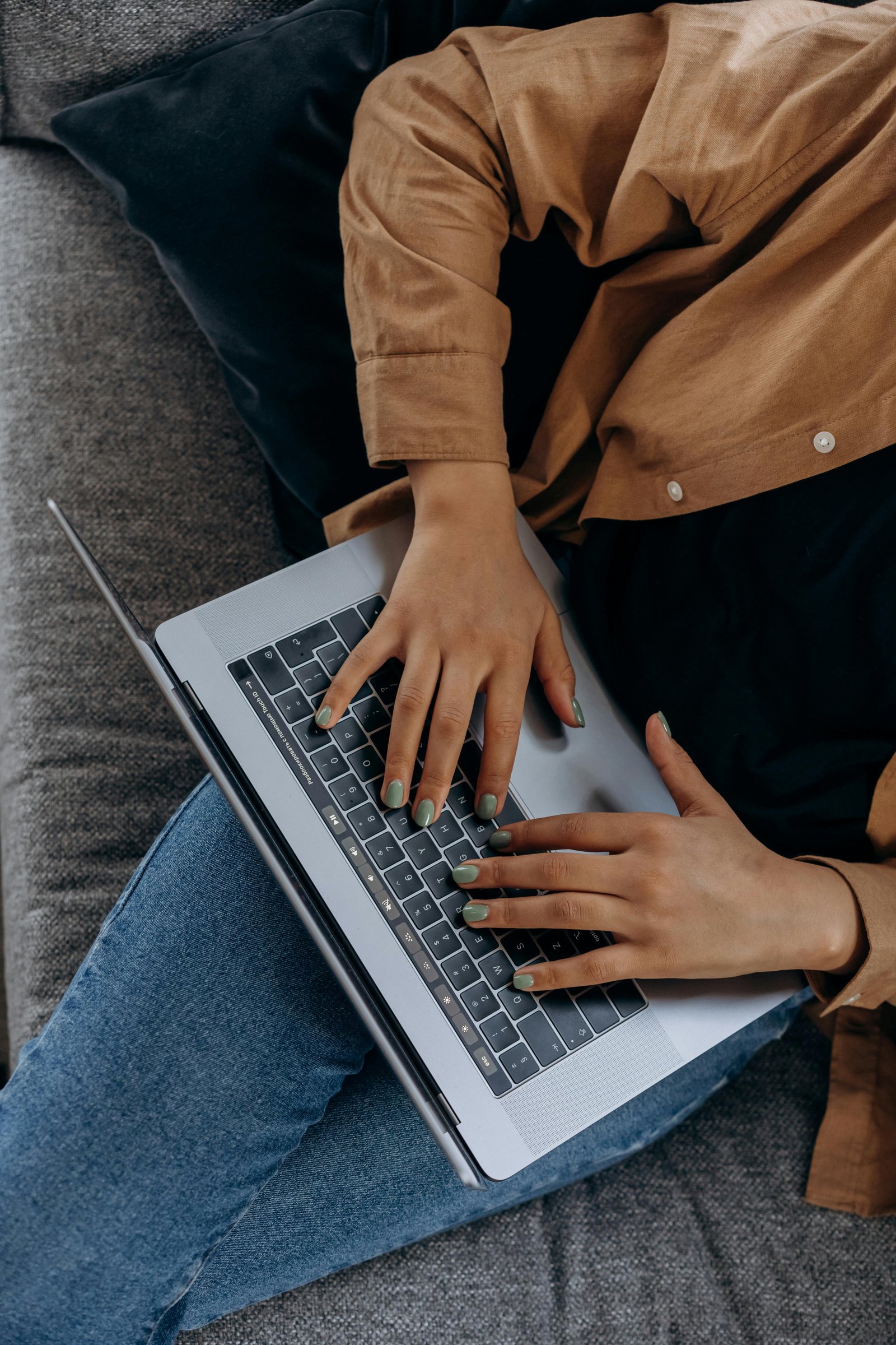 Luyện tập viết email tiếng Anh để cải thiện kỹ năng ngữ pháp