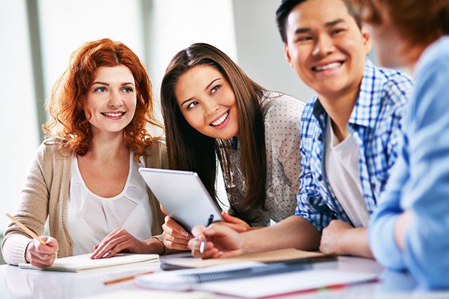 Người học vượt qua tâm lý e ngại để tự học tiếng Anh giao tiếp hiệu quả