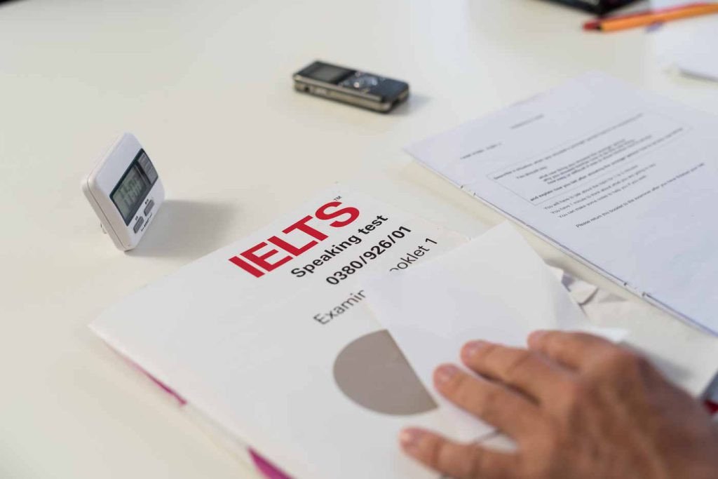 Quá trình ôn luyện cho kỳ thi chứng chỉ IELTS đòi hỏi sự kiên trì