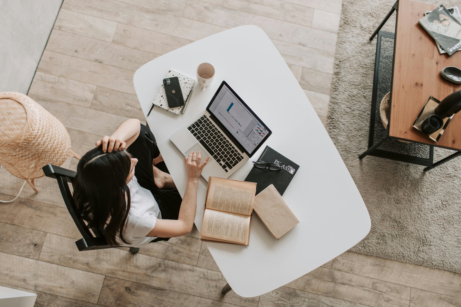 Sinh viên học tập chăm chỉ hướng đến mục tiêu điểm IELTS cao để vào Đại học Bách Khoa