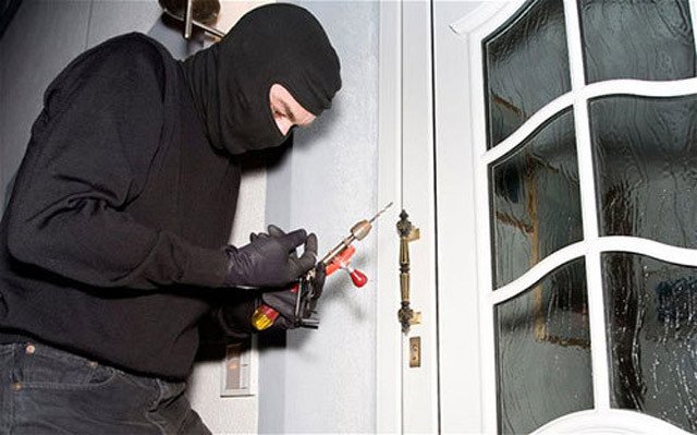 Ăn trộm bao nhiêu tiền thì bị khởi tố?