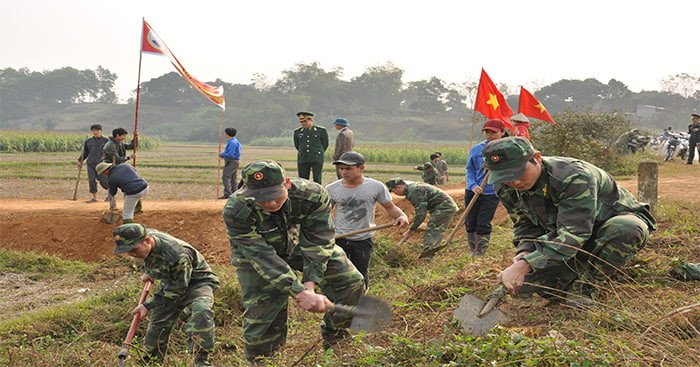 Bộ đội giúp dân làm đường, minh chứng truyền thống gắn bó máu thịt với nhân dân của Quân đội Nhân dân Việt Nam