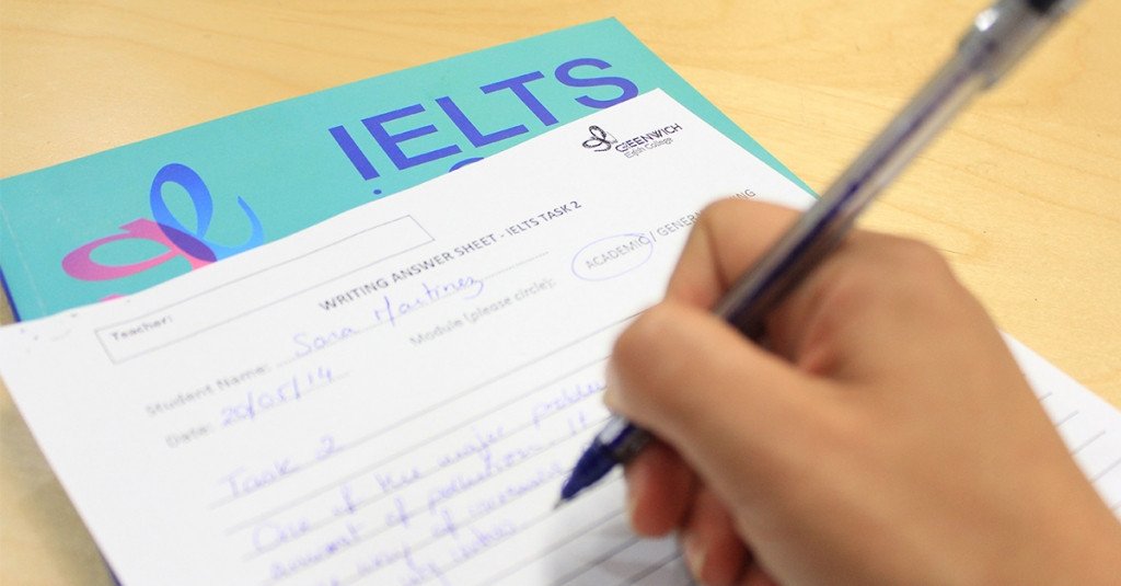 Bốn tiêu chí quan trọng để đánh giá điểm bài thi IELTS Writing.