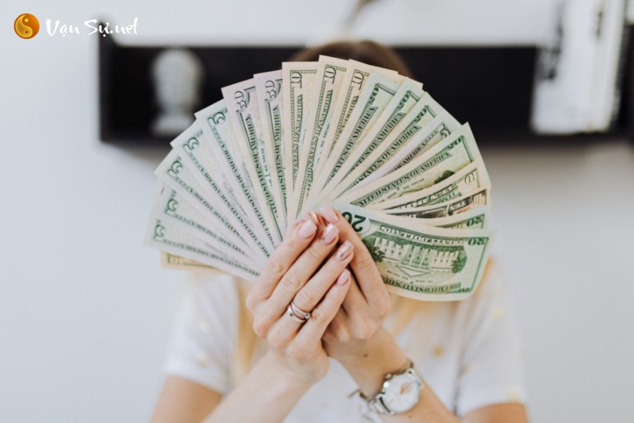 Con số may mắn liên quan đến giấc mơ thấy tiền đô