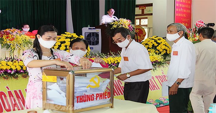 Cử tri tham gia bầu cử, minh chứng cho hình thức dân chủ đại diện