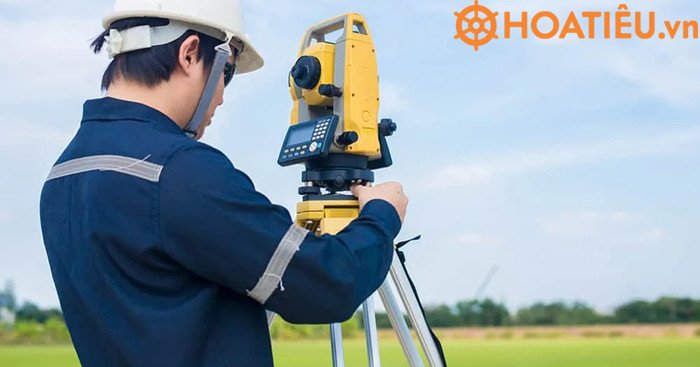 Đo đạc thực tế diện tích đất bị xéo bằng thước dây