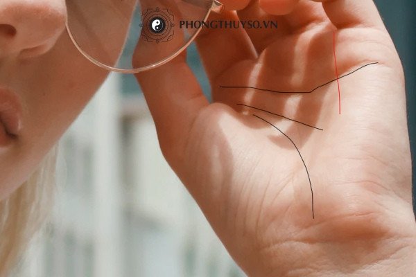 Đường tài vận thẳng và rõ nét - Dấu hiệu chỉ tay tiền tài may mắn