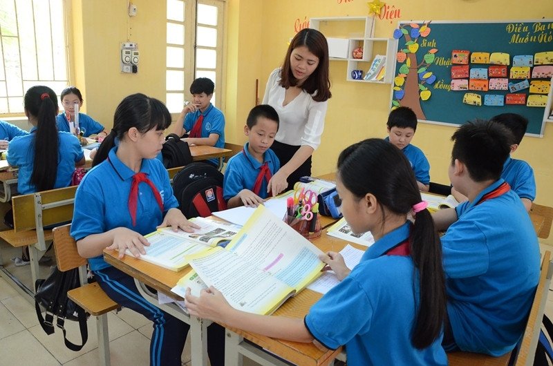 Giáo viên trao đổi về kế hoạch giảng dạy và chuyên môn