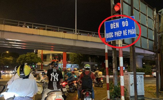 Hình ảnh minh họa các tình huống giao thông cho phép rẽ phải khi đèn đỏ theo quy định.
