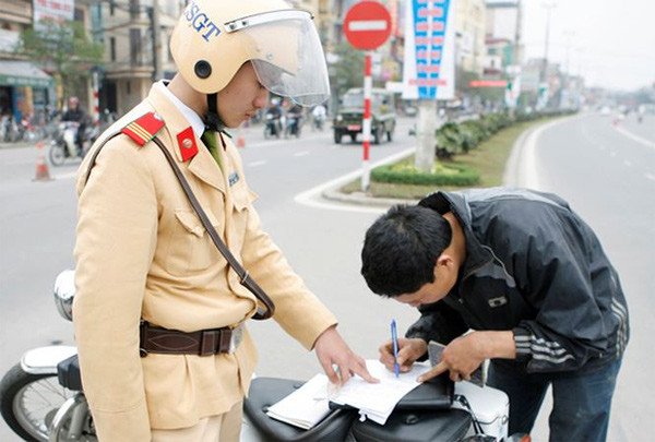 Hình ảnh minh họa mức xử phạt lỗi không mang Giấy phép lái xe