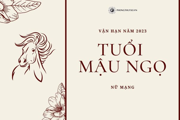 Hình ảnh một người xem lịch âm truyền thống