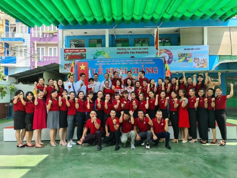 Học sinh học tin học tại trường tiểu học tư thục TP.HCM