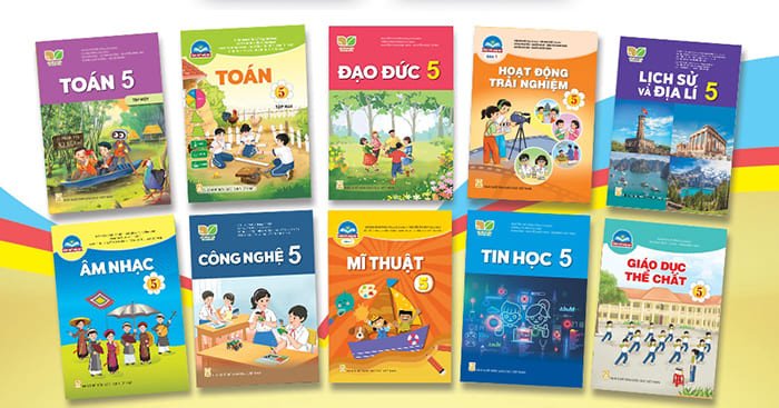 Học sinh lớp 5 với sách các môn học mới