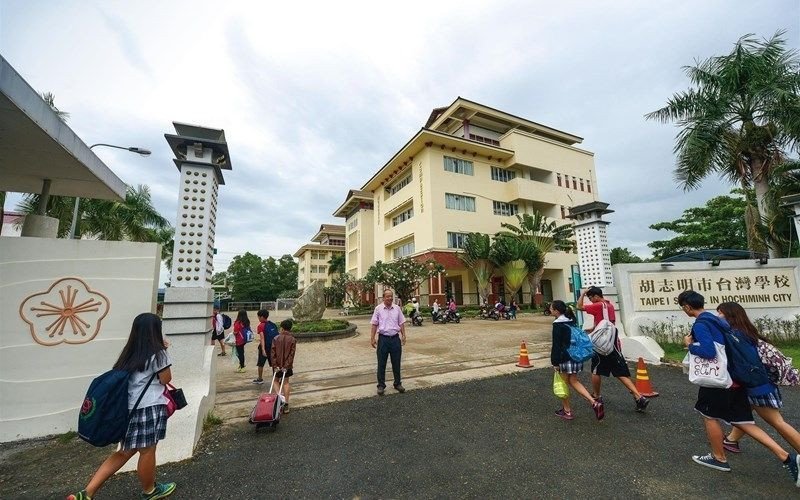 Học sinh và giáo viên tại trường tiểu học quốc tế Đài Bắc