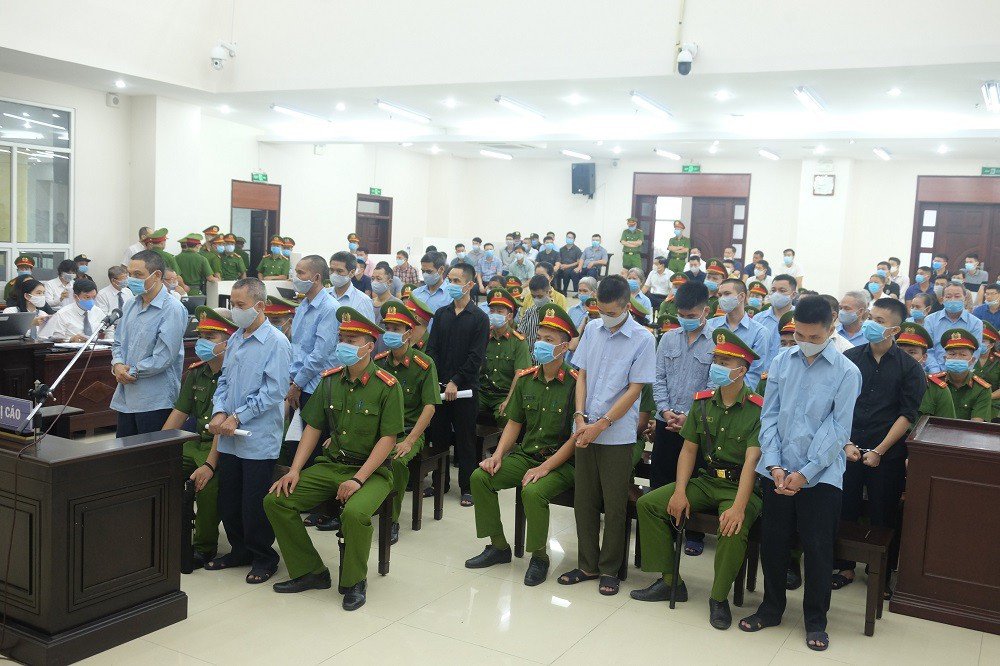 Hội đồng xét xử tiến hành nghị án