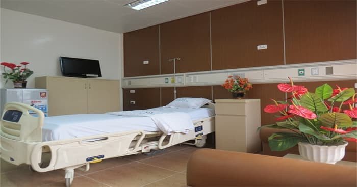 Khám chữa bệnh trong phòng dịch vụ không thuộc danh mục chi trả của bảo hiểm y tế