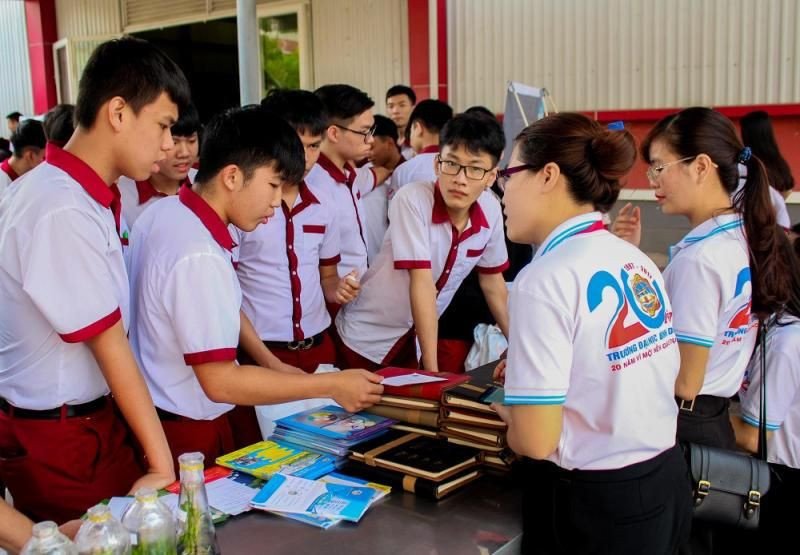 Khu vực sân trường Ngô Thời Nhiệm, một lựa chọn trường nội trú cấp 2 tại TP.HCM