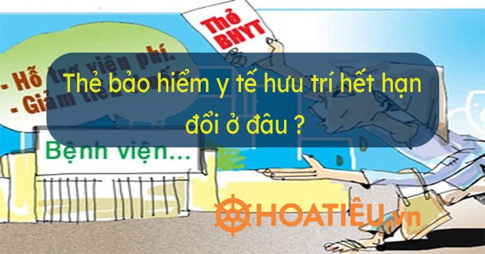 Người cao tuổi xem thông tin thẻ bảo hiểm y tế hưu trí