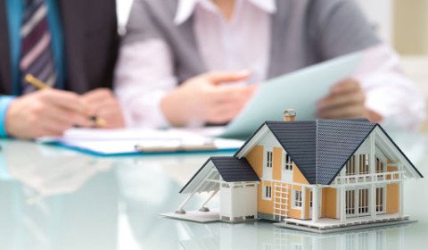 Người dân thực hiện giao dịch xác lập quyền sở hữu tài sản theo pháp luật