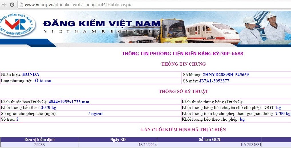 Người dùng kiểm tra thông tin biển số xe máy bằng điện thoại