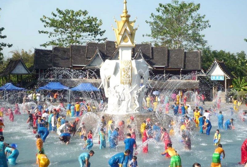 Niềm vui sảng khoái khi tham gia lễ hội Thingyan Myanmar