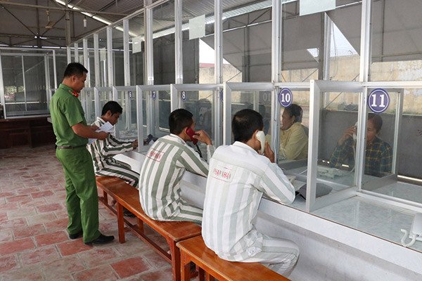 Quy định chi tiết về việc thăm nuôi và gửi quà cho phạm nhân