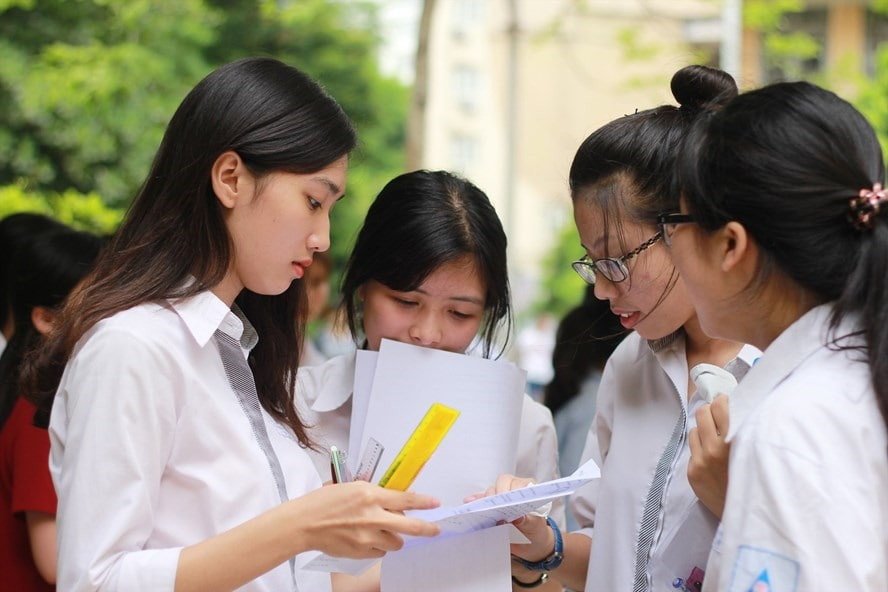 Thí sinh mặc trang phục gọn gàng đi thi đánh giá năng lực