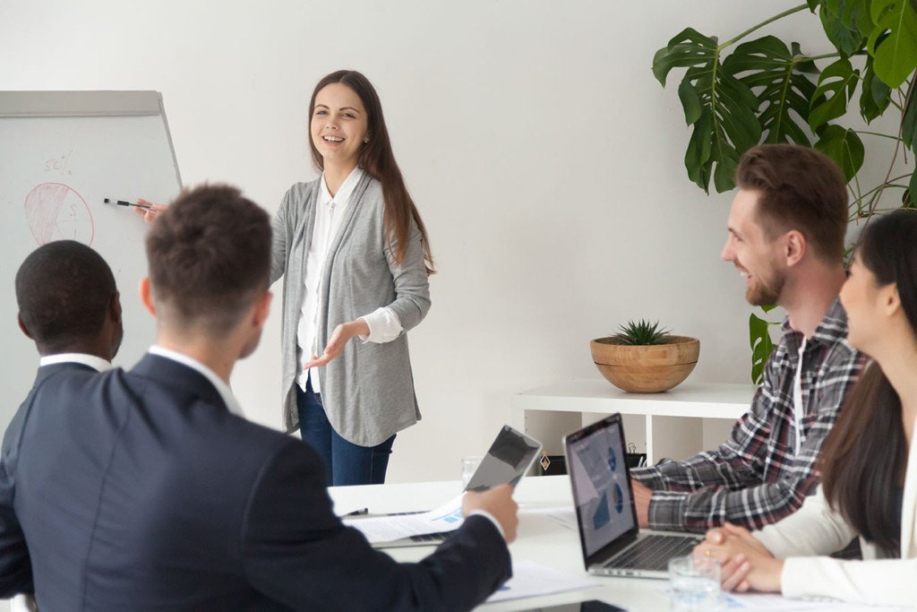 Thực hành ngữ điệu tiếng Anh bằng cách lắng nghe và lặp lại