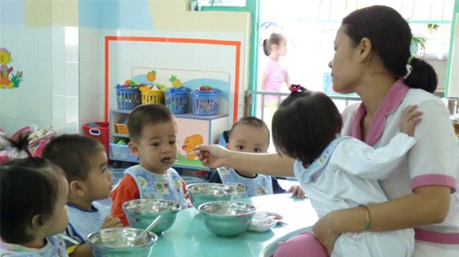 Vai trò của giáo viên mầm non trong việc chăm sóc trẻ