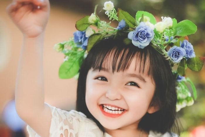 Bảng gợi ý các tên đệm tiếng Anh nữ tính và ý nghĩa cho bé gái
