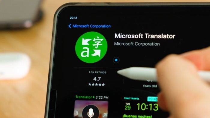 Biểu tượng và giao diện của Microsoft Translator, minh họa khả năng dịch thuật chuẩn xác
