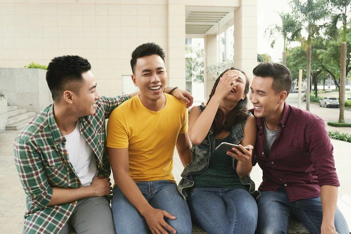 Các danh từ và tính từ phổ biến trong giao tiếp về bạn bè
