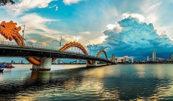 Cảnh quan biển Đà Nẵng với các khu nghỉ dưỡng sang trọng