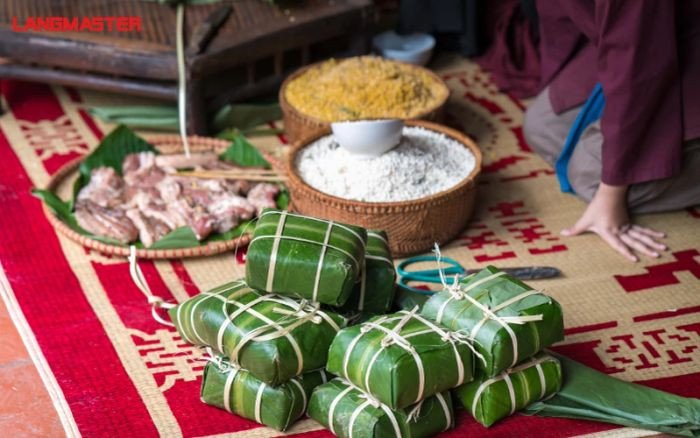 Cảnh quan đồng cỏ xanh mướt và bầu trời trong xanh, thể hiện sự sống động của mùa xuân