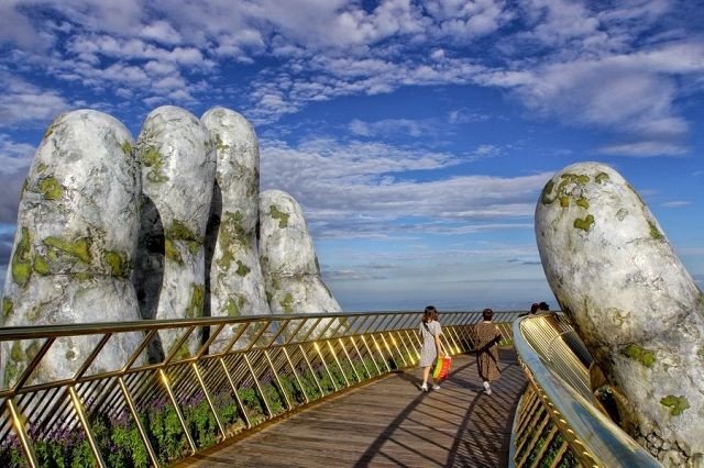 Cầu Rồng Đà Nẵng rực rỡ về đêm, biểu tượng thành phố