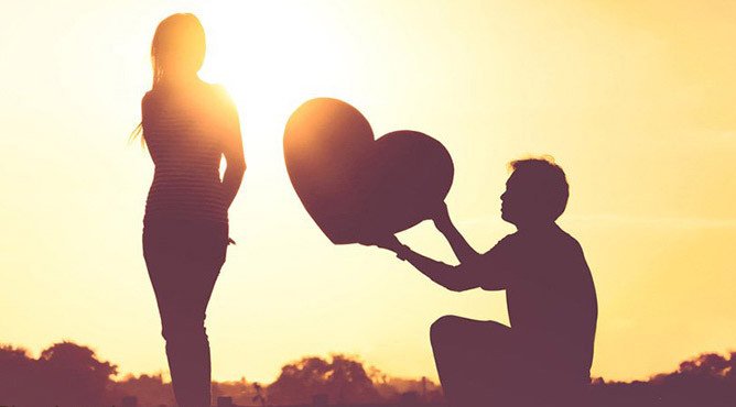 Chàng trai Ma Kết thể hiện tình cảm qua những cử chỉ quan tâm đặc biệt