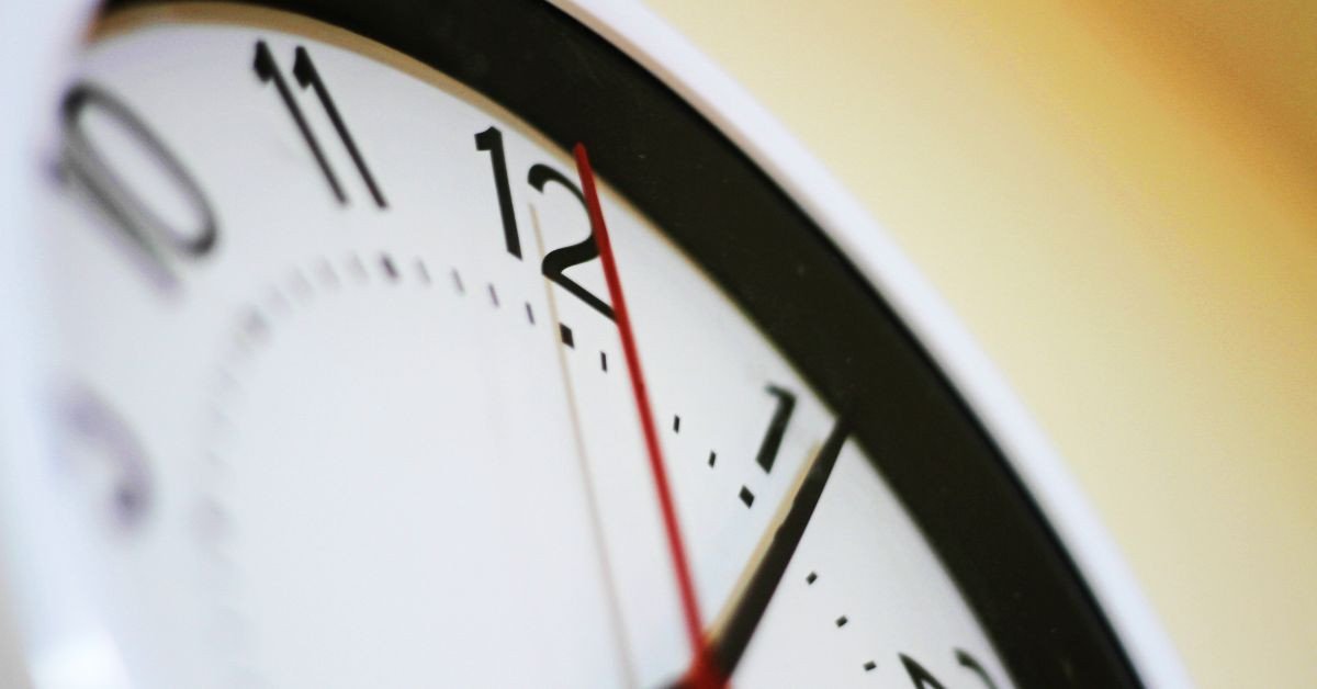 Giải thích nguồn gốc thành ngữ From time to time trong tiếng Anh