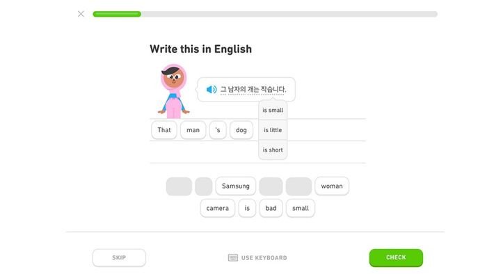 Giao diện bài học tiếng Anh trên Duolingo với các lựa chọn câu trả lời, thiết kế thân thiện người dùng.