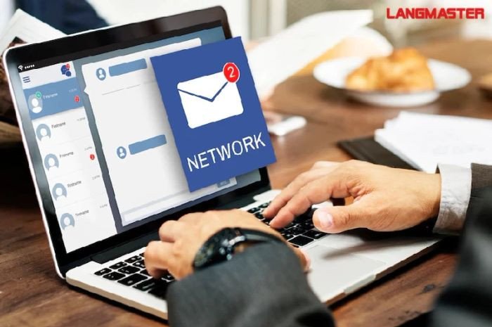 Giao diện email với các tùy chọn tệp đính kèm, minh họa cách viết email tiếng Anh có file