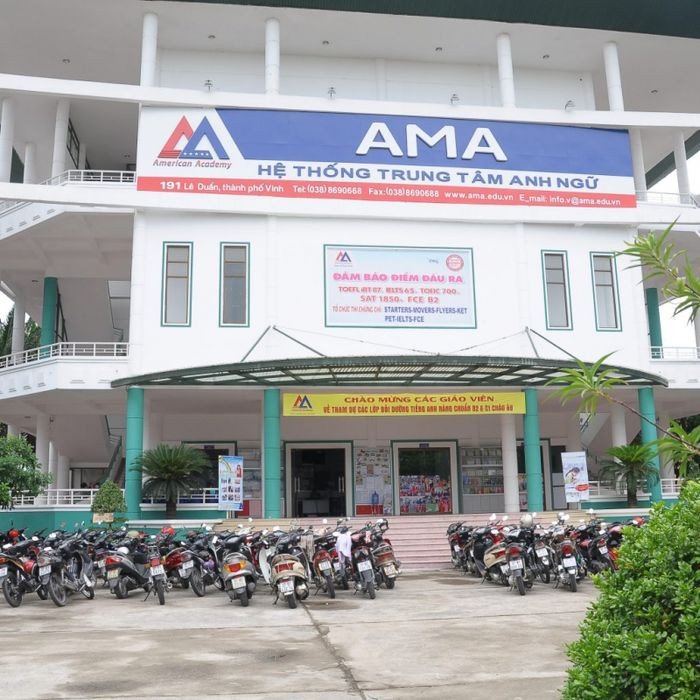 Giáo viên bản ngữ AMA Vinh tương tác với học viên