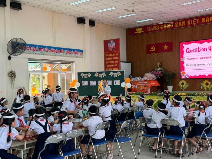 Giáo viên bản xứ tại Trung Tâm Anh Ngữ CAM