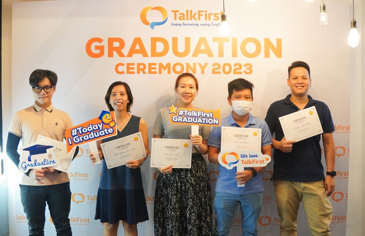 Giáo viên hướng dẫn tại trung tâm tiếng Anh TPHCM TalkFirst