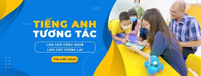 Giáo viên UK English tương tác cùng học viên nhí