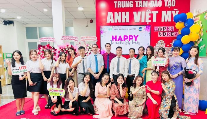 Hình ảnh lớp học hiện đại tại Anh Ngữ LITS Hóc Môn