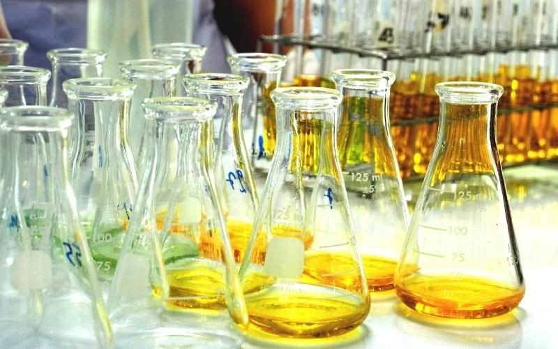 Học sinh có thể cảm thấy hóa học khó vì tính chất trừu tượng
